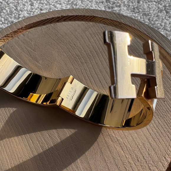 Hermes Bracelet- Circumference: Circumference: 6.9" | Width: 0.79" - Picture 11 of 13